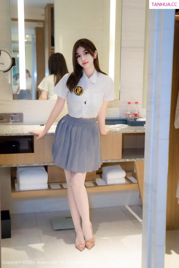 周九九 周jojobaby [XiuRen]高清写真图 2024.08.26 No.9066 周jojobaby 美腿丝袜第17张图片